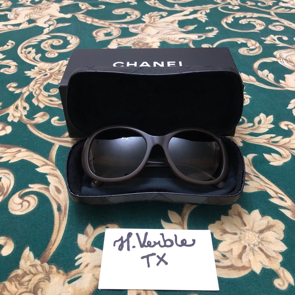 SOLD 💕 Authentic Chanel POLARIZED Sunglasses - Picture 2 of 6
